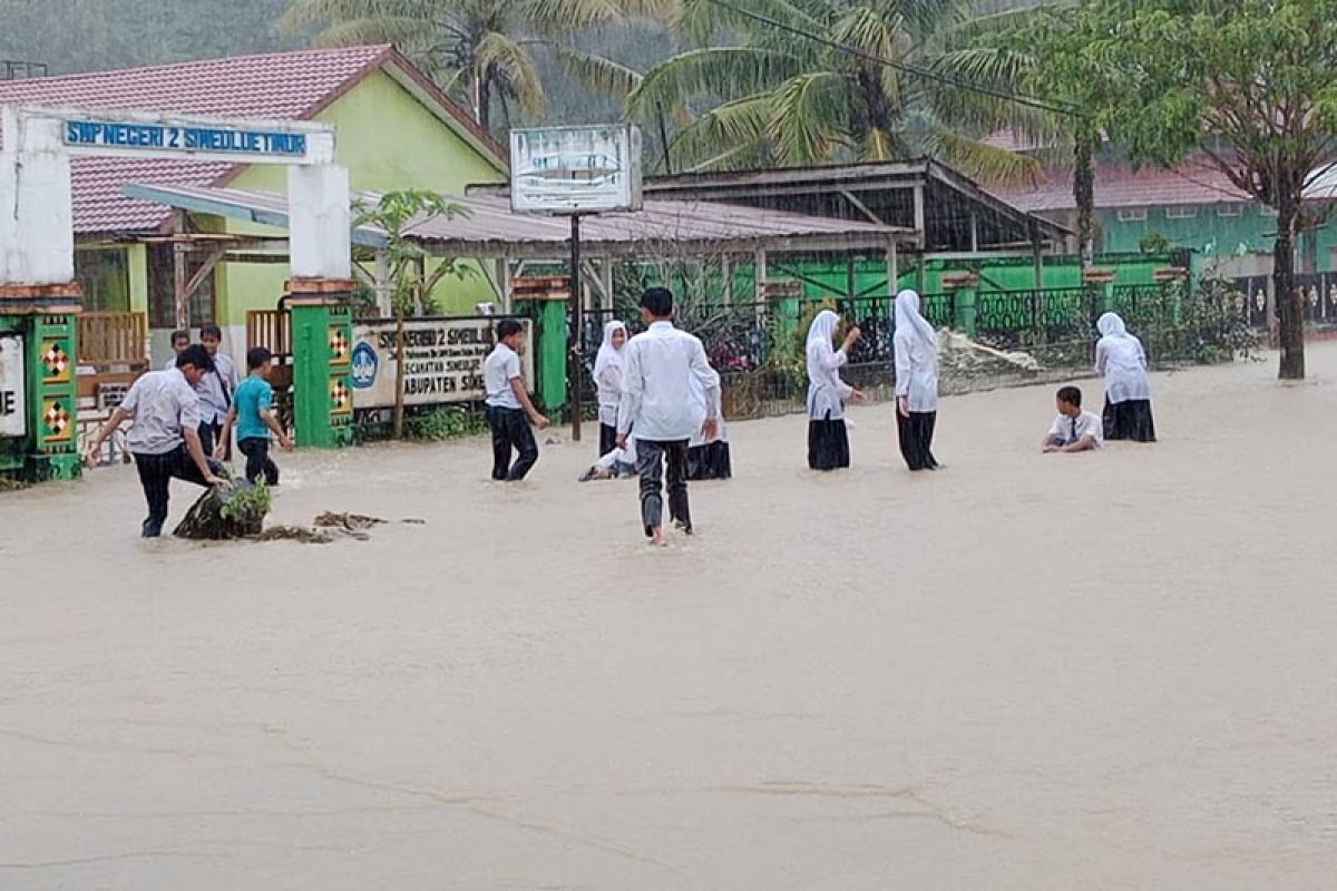 Hujan deras landa Simeulue, sejumlah tempat terendam banjir