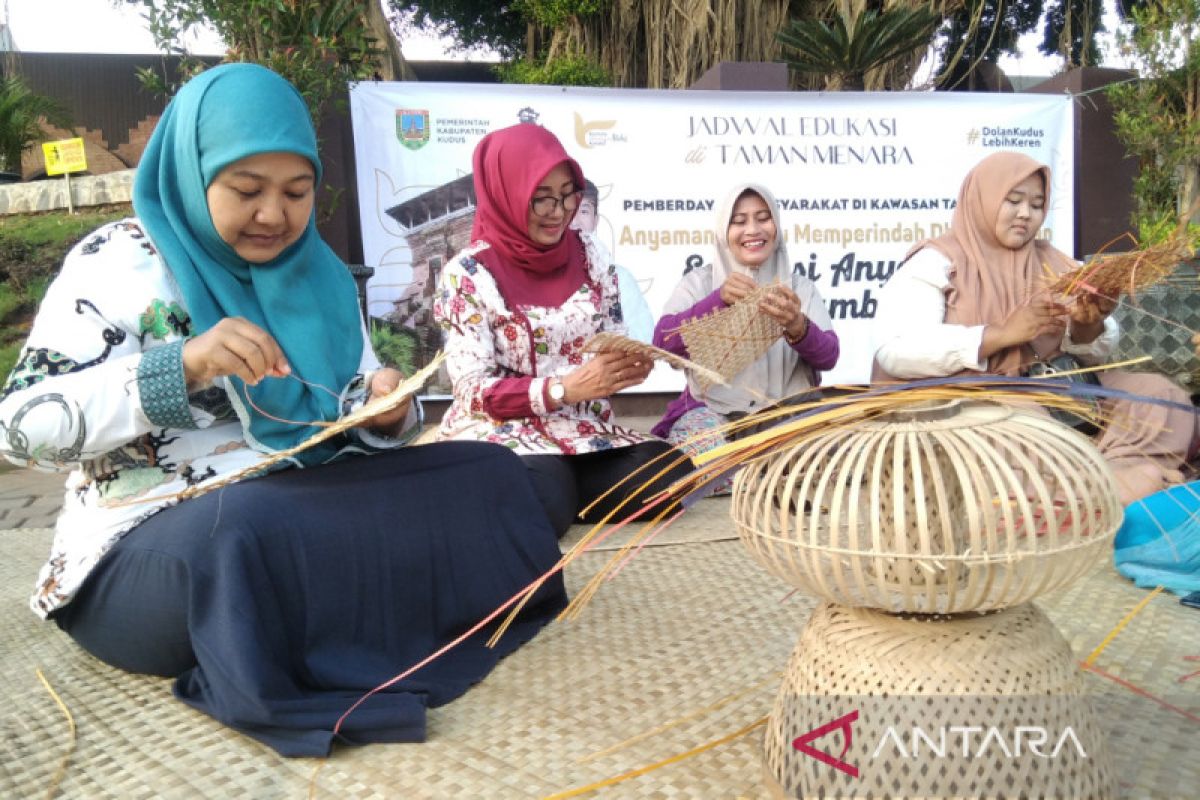 Ada pelatihan kerajinan anyaman bambu dari Pemkab Kudus