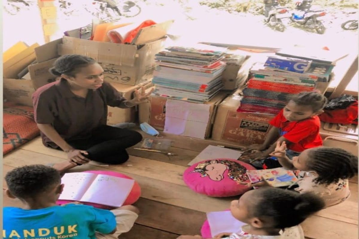 Pegiat literasi baca tulis dorong anak muda Papua aktif dunia pendidikan