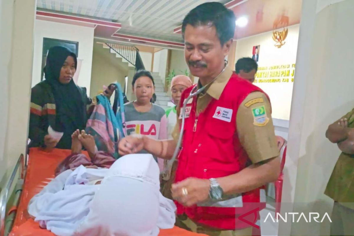 PMI Bekasi beri layanan pengobatan gratis warga terdampak banjir