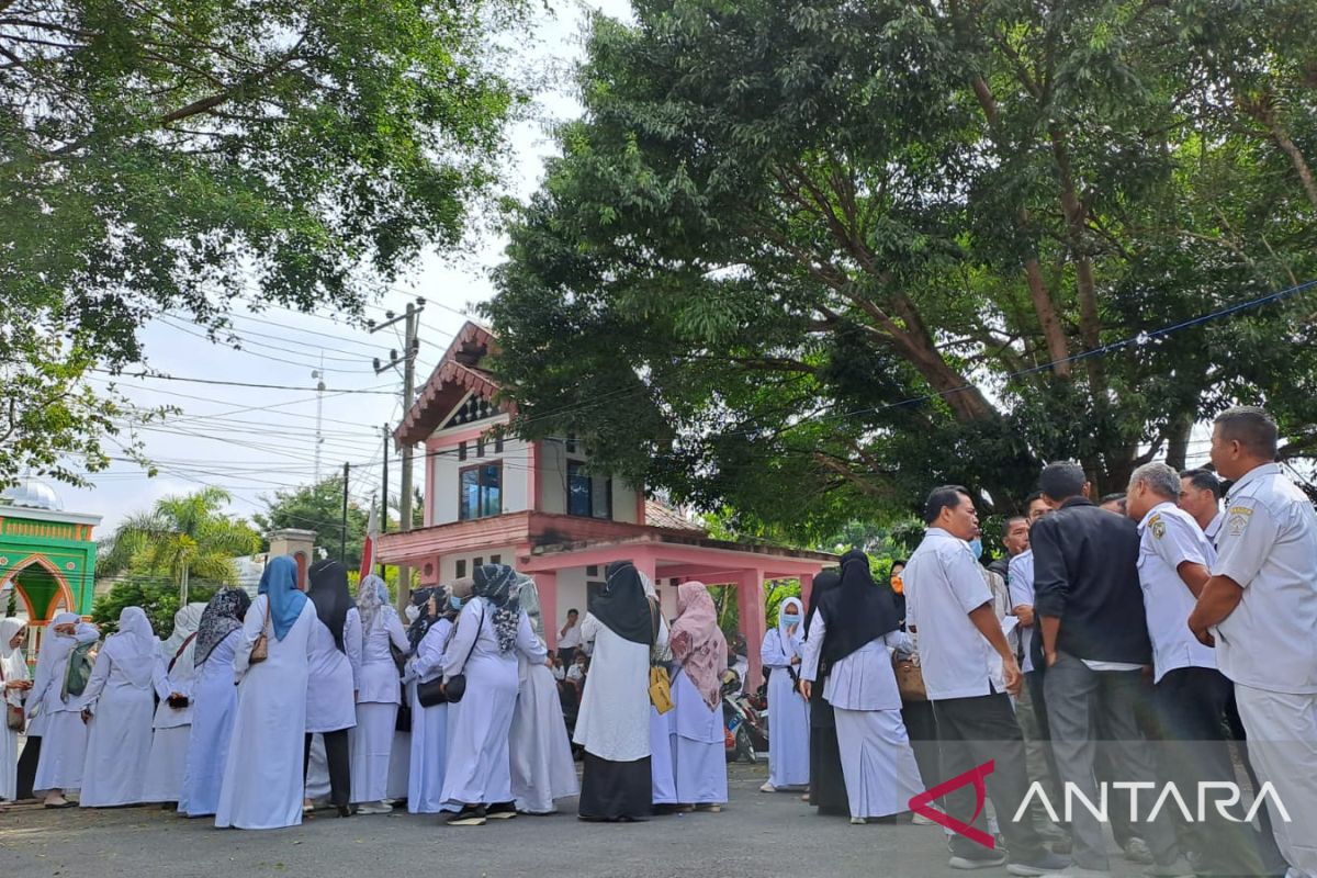 Ratusan nakes di Aceh Tengah tuntut pembayaran TC ke dewan