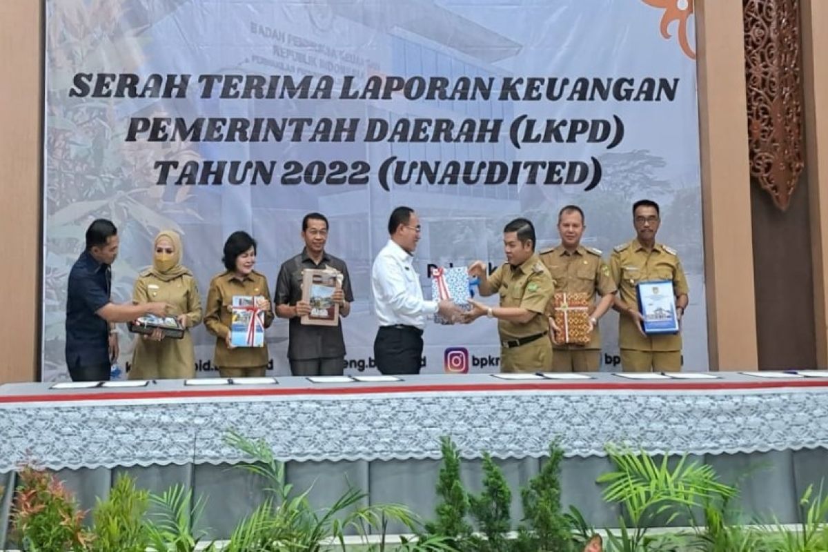 Bupati Bartim minta perangkat daerah sediakan data yang diminta BPK RI