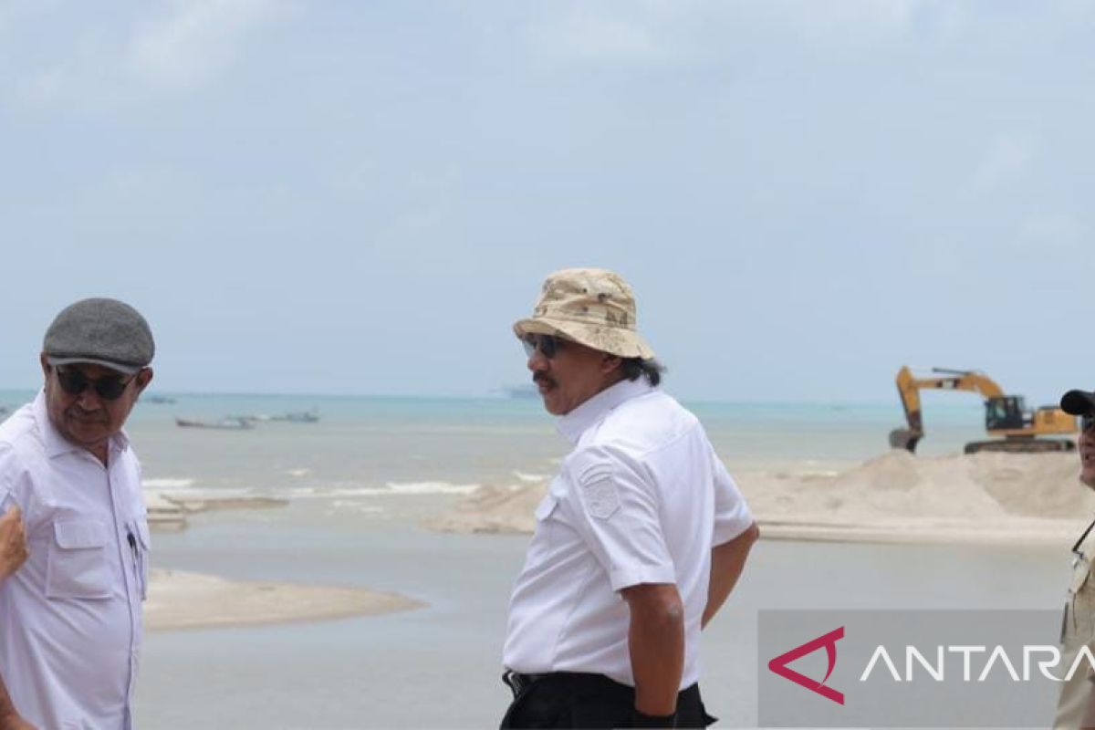 Pj Gubernur Ridwan Djamaluddin tinjau keluhan nelayan di Muara Jelitik