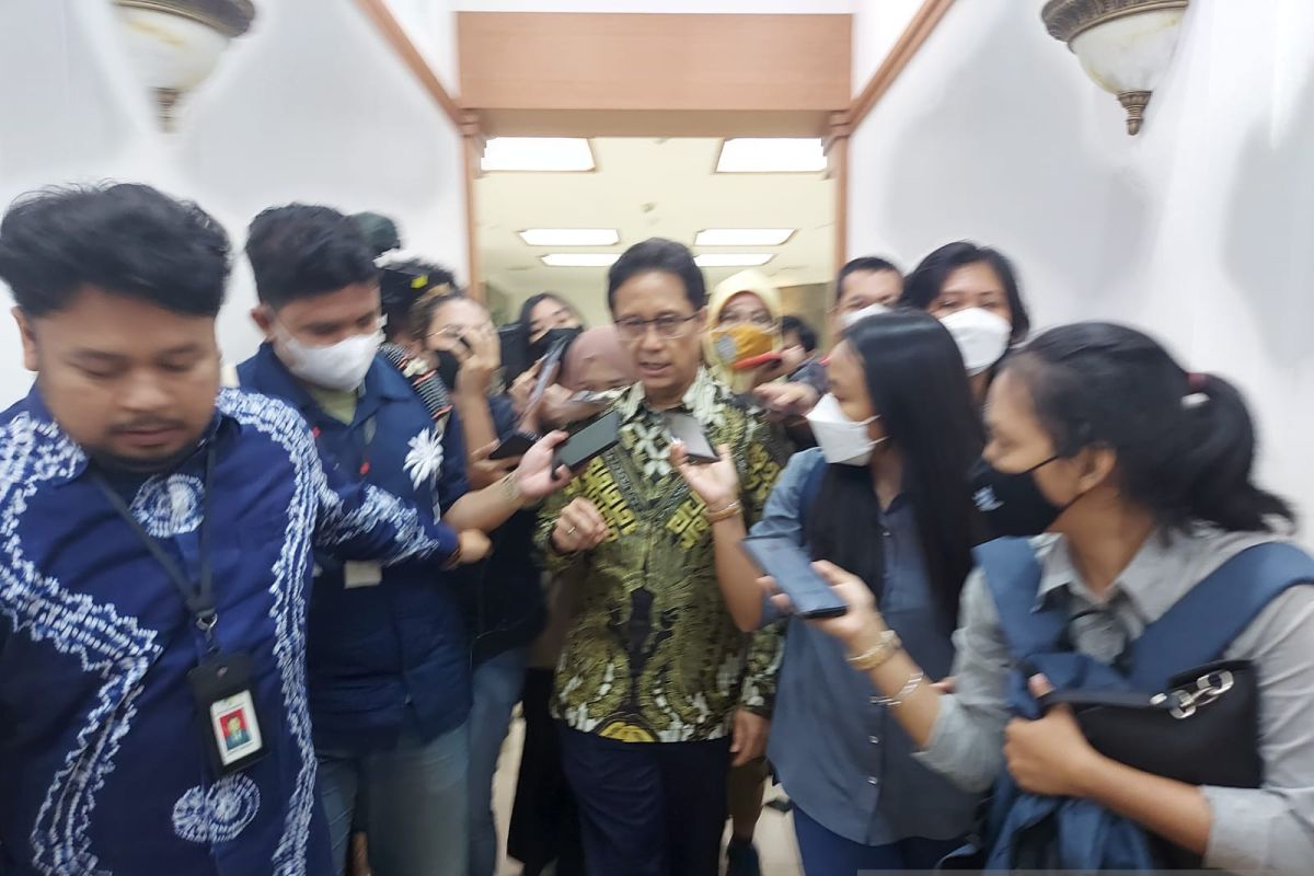 Menkes ungkap kaitan pendidikan dokter mahal dan harga obat berlipat