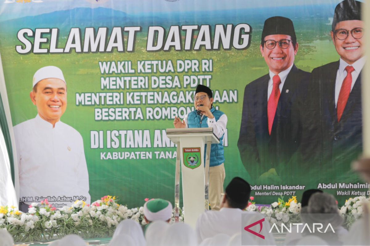 Muhaimin santuni ribuan santri yatim piatu di Tanah Bumbu