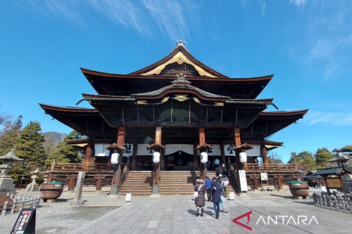 Hunt for key to heaven at Japan's Zenkoji Temple