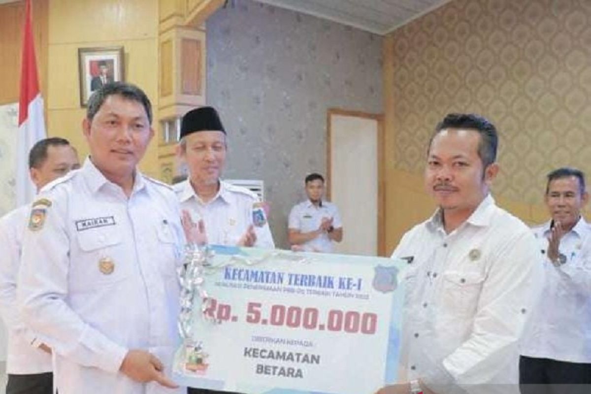 Wakil Bupati Tanjabar launching Penyerahan SPPT PBB-P2 tahun 2023