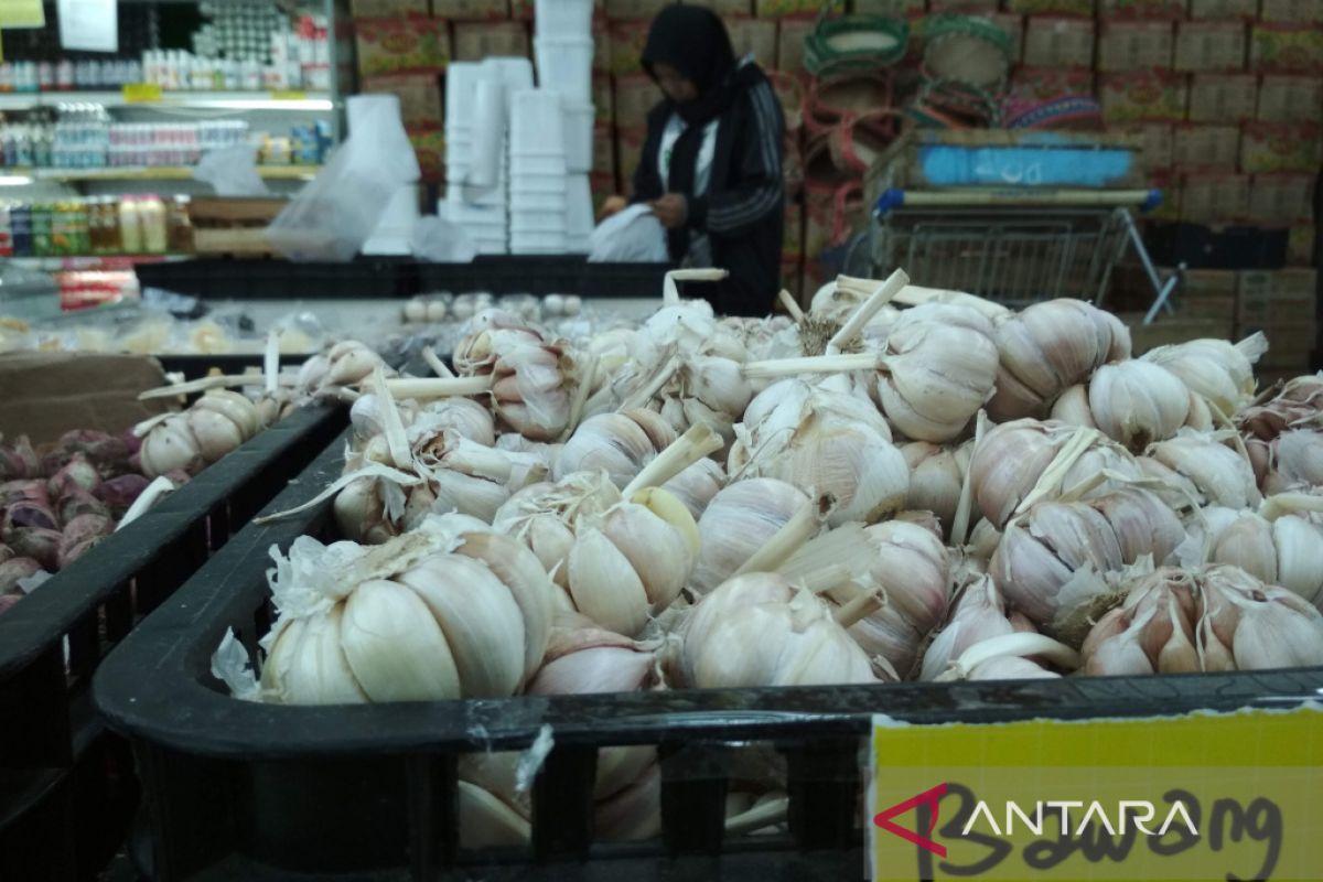 Stok kebutuhan pokok di Kudus aman