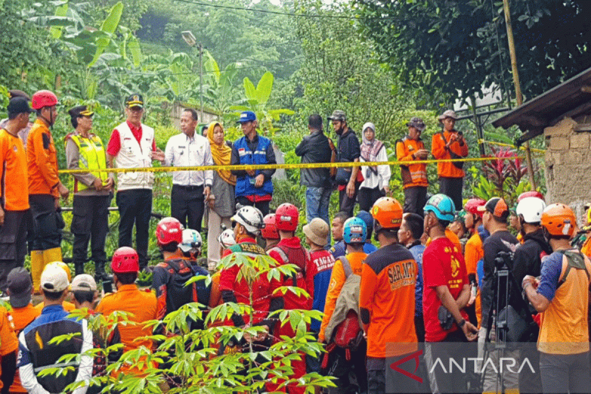 Gerak cepat, Wakil Ketua dan anggota DPRD Kota Bogor datangi lokasi longsor di Empang