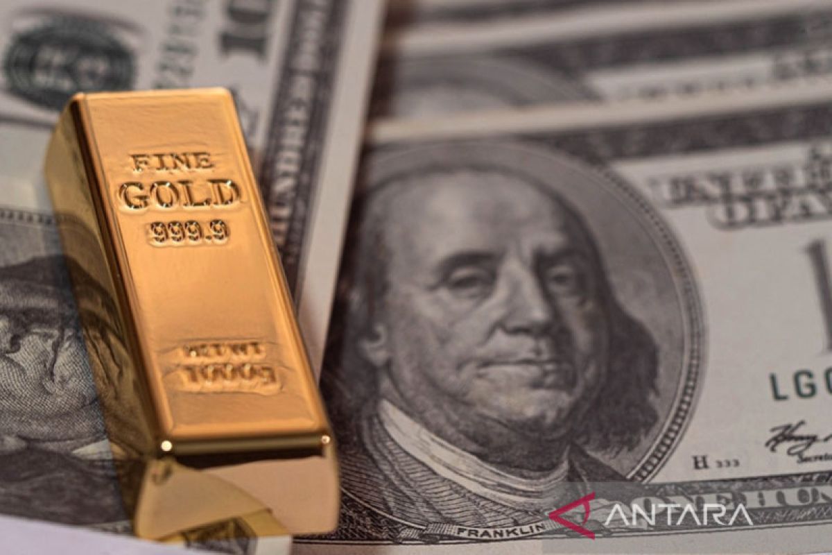 Emas jatuh terseret dolar AS