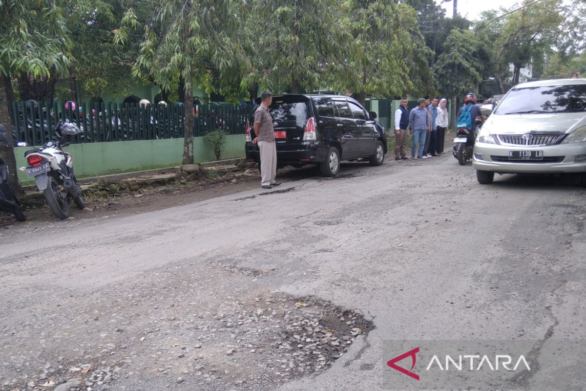 Legislator Kudus minta pemda segera perbaiki jalan rusak akibat banjir