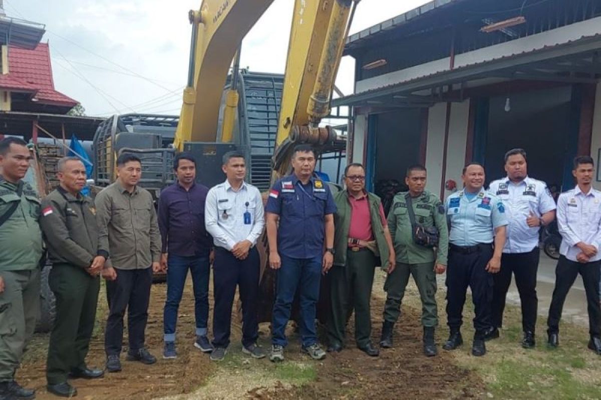 DLHK Riau tangkap operator alat berat perambah hutan