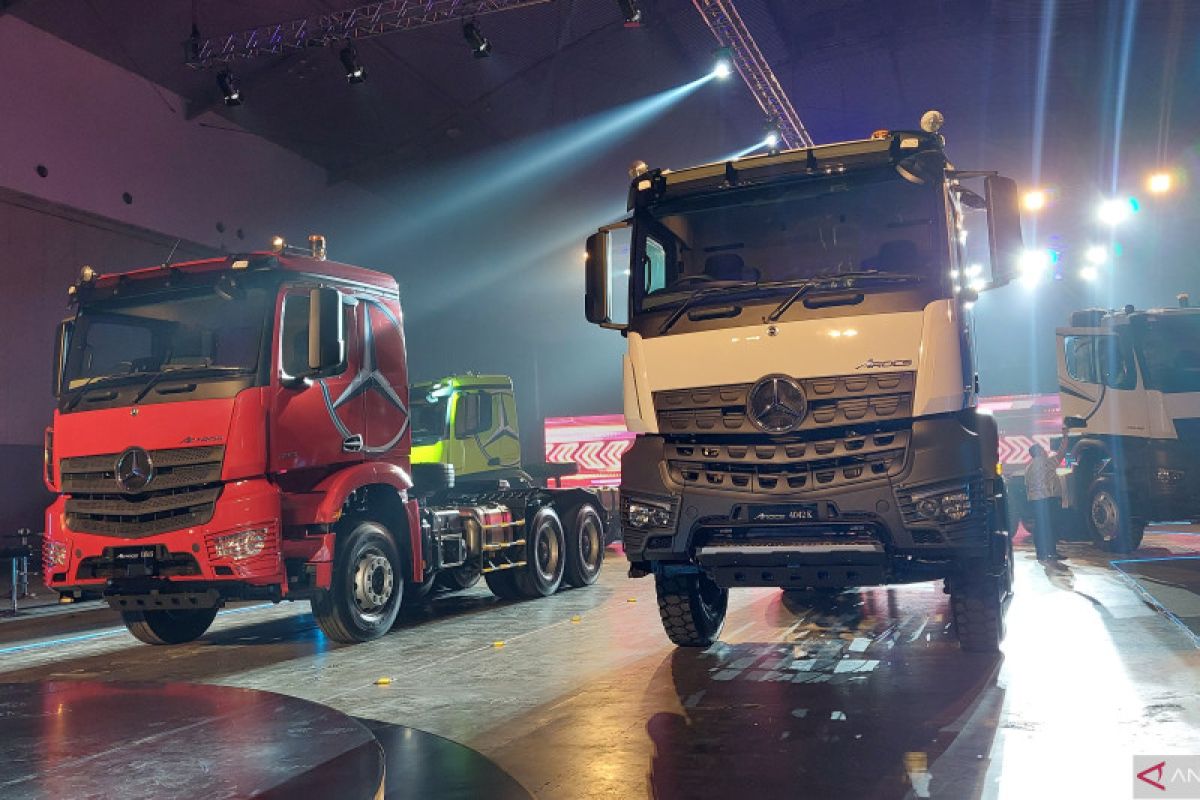Daimler Truck hadirkan dua Mercedes-Benz standar Euro 5 di Indonesia