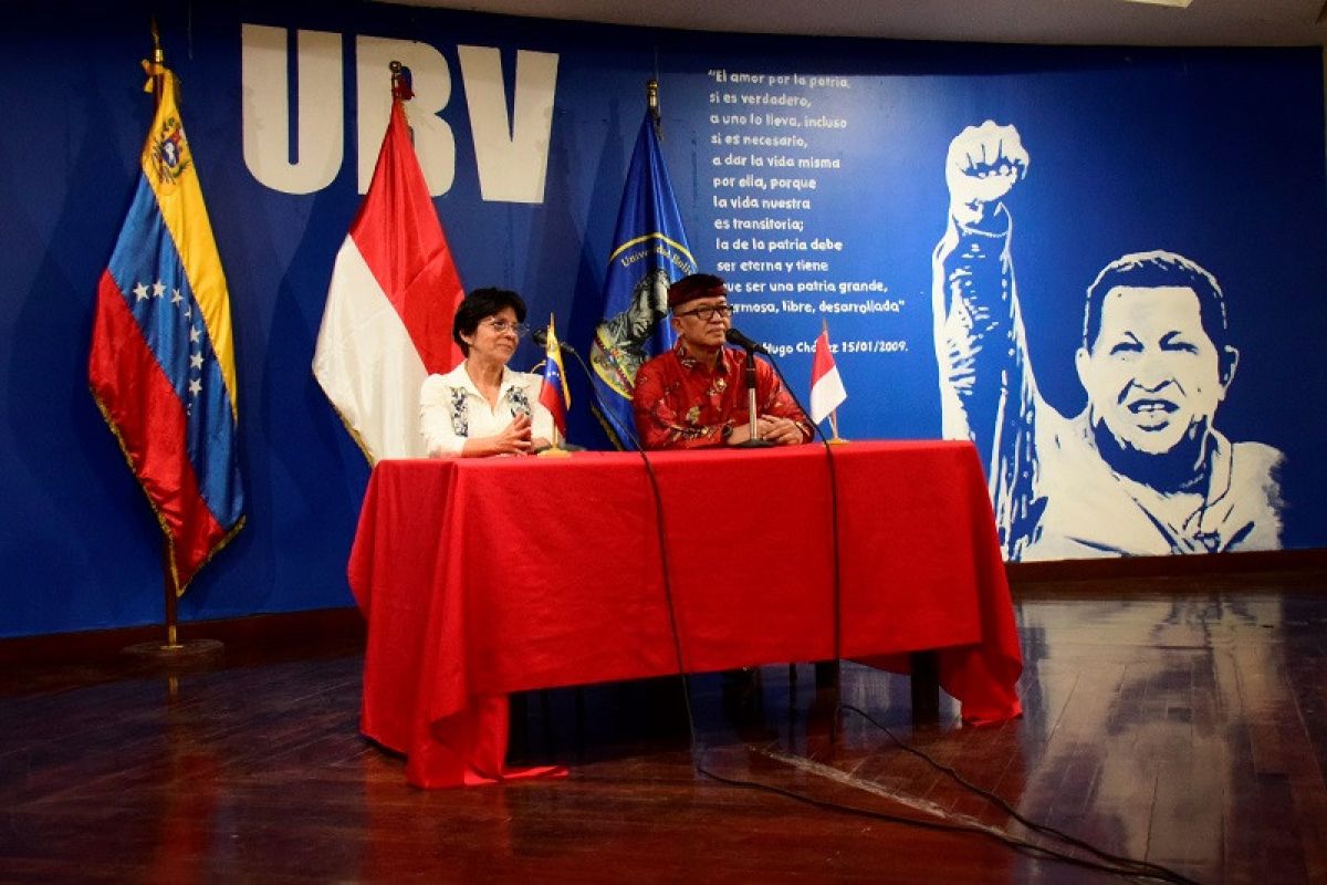 Dubes RI sampaikan soal kepemimpinan Indonesia kepada pemuda Venezuela