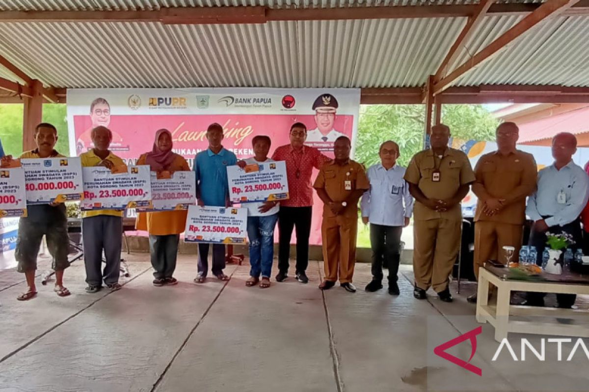 200 orang dari Kota Sorong terima Program BSPS