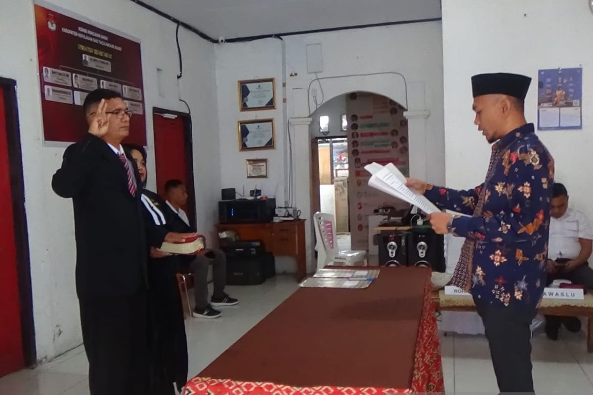 Ketua KPU Sitaro lantik anggota PAW PPK Sitim