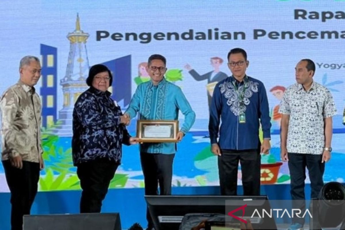NTB menerima penghargaan provinsi dengan indeks KLH terbaik