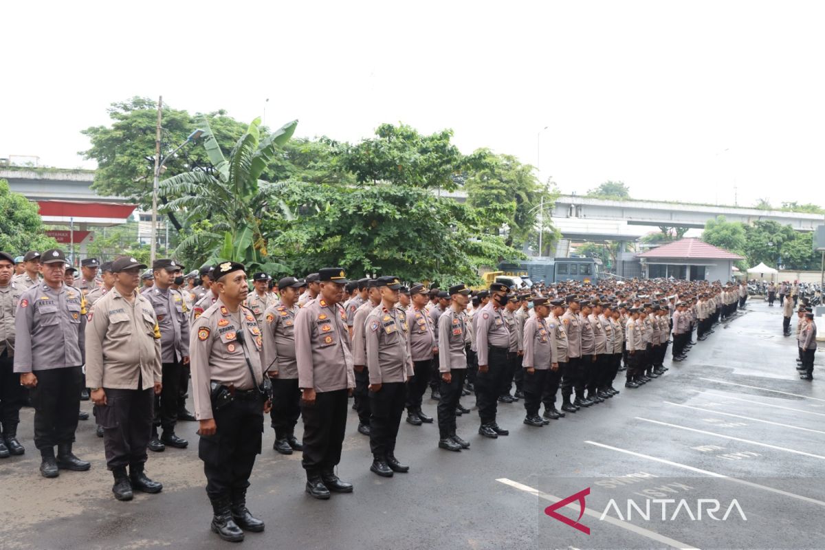 Polres Jakbar tugaskan polisi RW untuk jaga permukiman warga