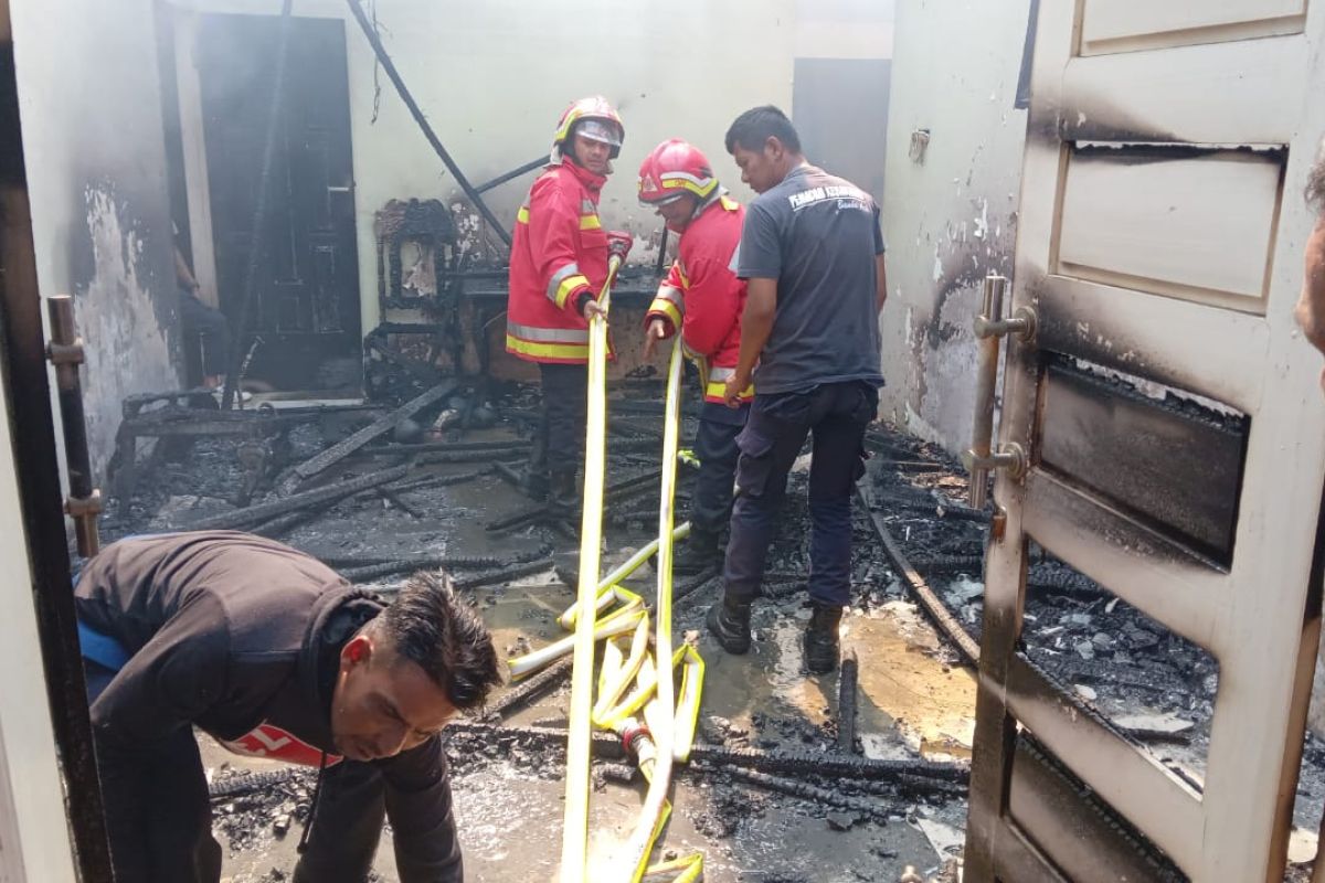 Rumah dua lantai di Banda Aceh terbakar, diduga korsleting listrik