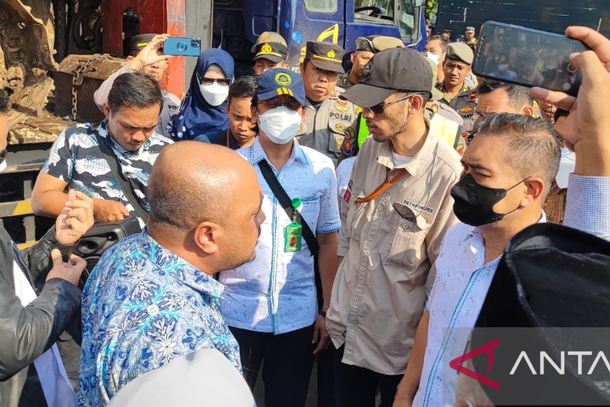 Eksekusi pengosongan rumah di Taman Duren Sawit berlangsung ricuh