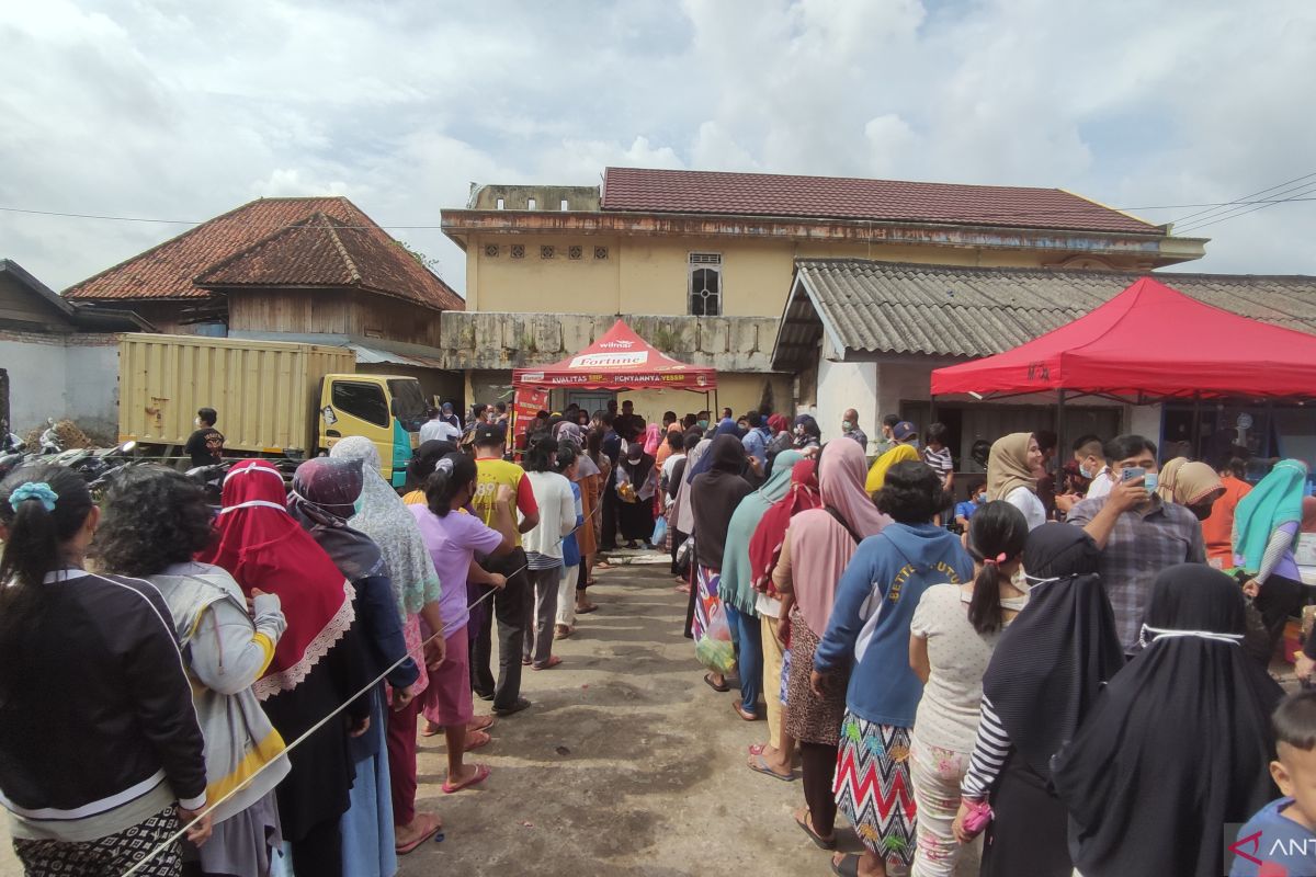 Sumsel menggelar pasar sembako murah jelang Ramadhan di Palembang