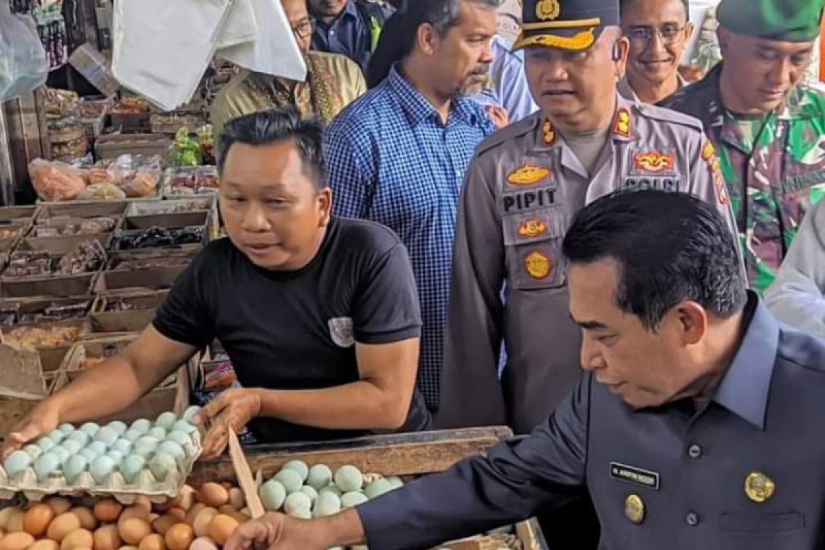 Wawali Banjarmasin cek pasar untuk pastikan stok sembako aman