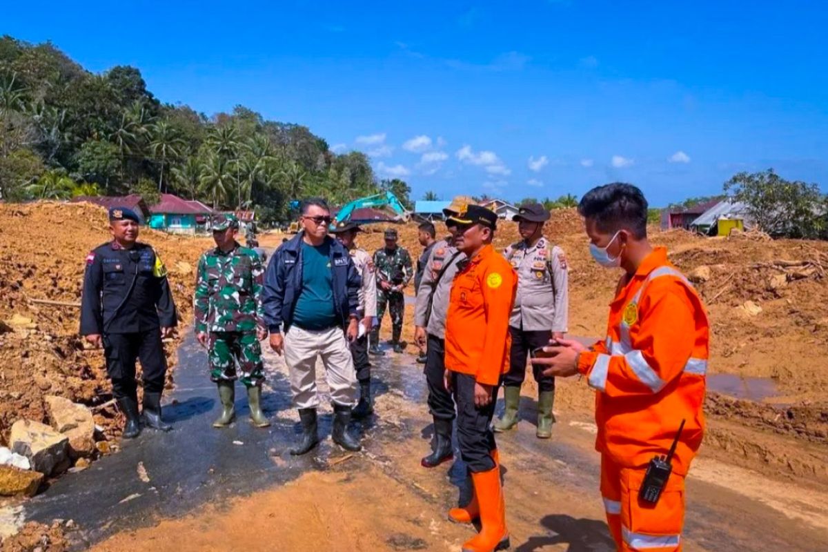 Akses jalan di Pulau Serasan mulai terbuka pasca bencana longsor