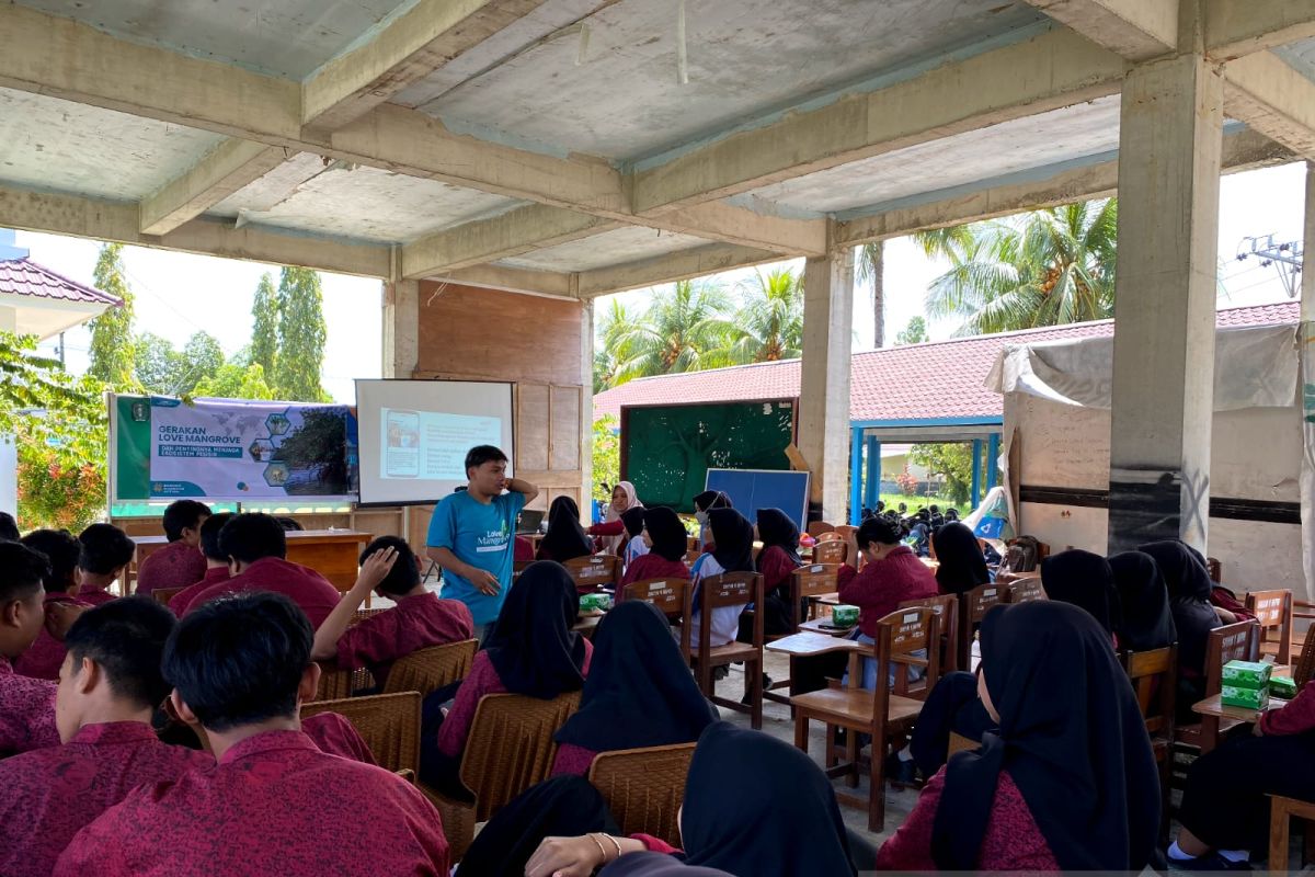 Lembaga Gemawan gelar edukasi tentang mangrove kepada siswa Mempawah