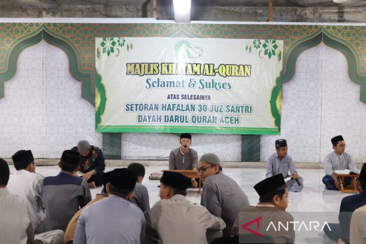 Tujuh santri Dayah Darul Quran Aceh khatam hafal 30 juz