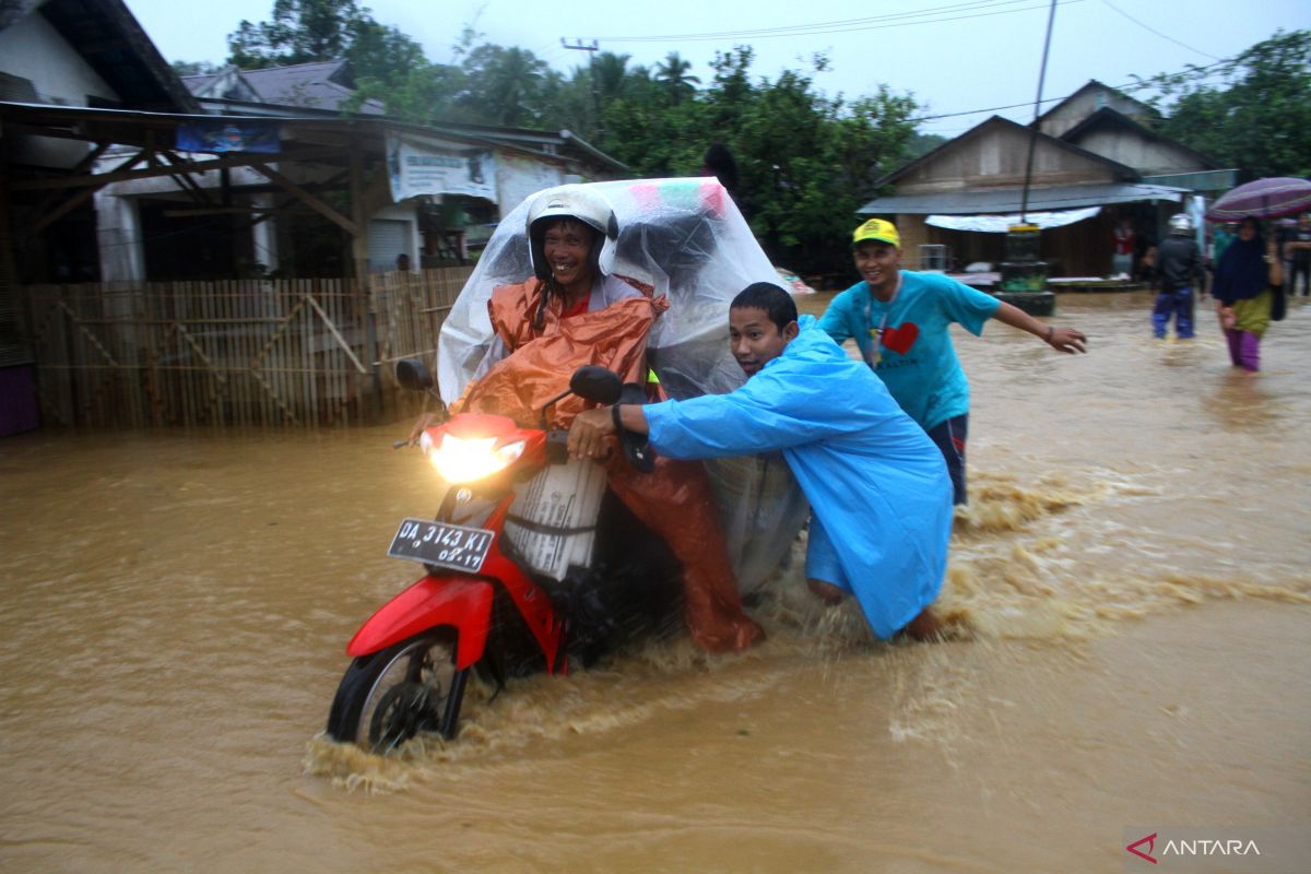 Flood affects 4,188 residents in South Kalimantan's district