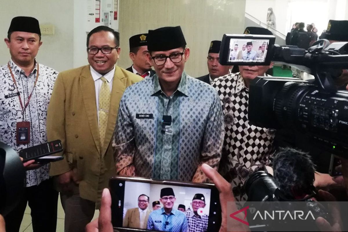 Sandiaga ingatkkan wisatawan harus taati aturan selama berwisata