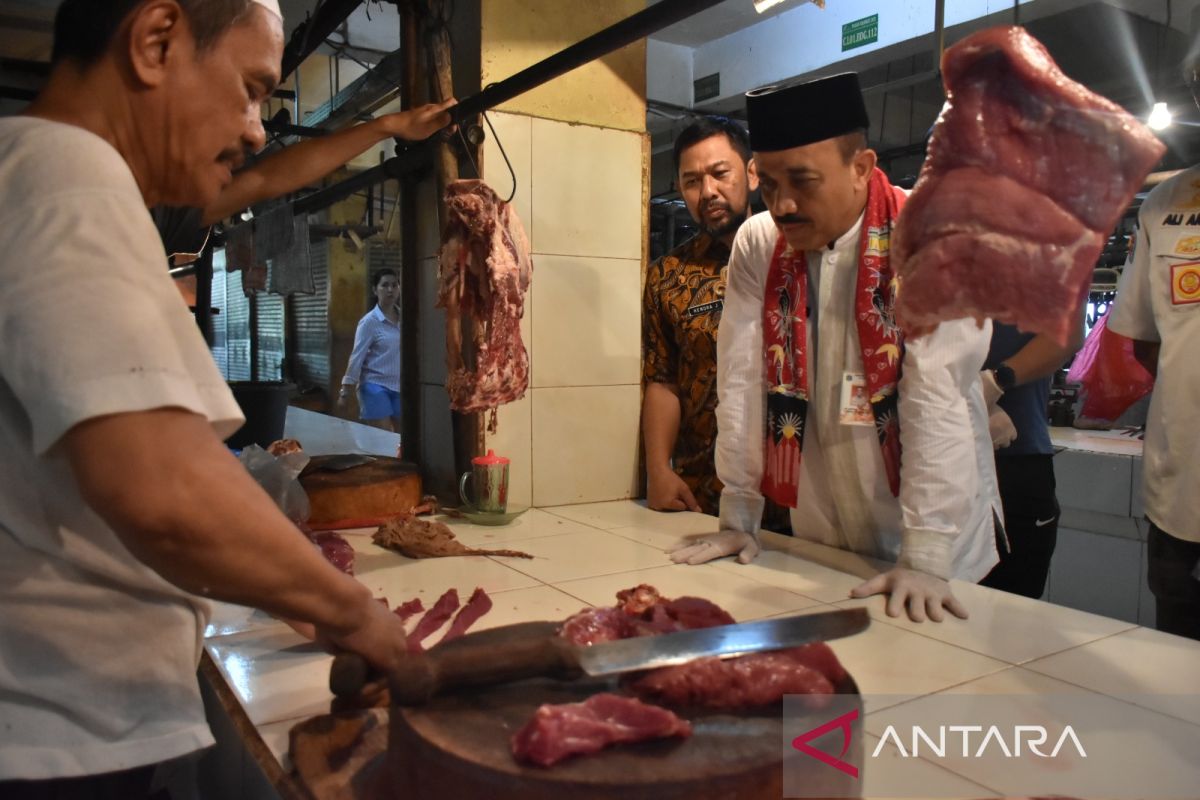 Pemkot Jaktim awasi pangan di Pasar Kramat Jati pastikan aman konsumsi