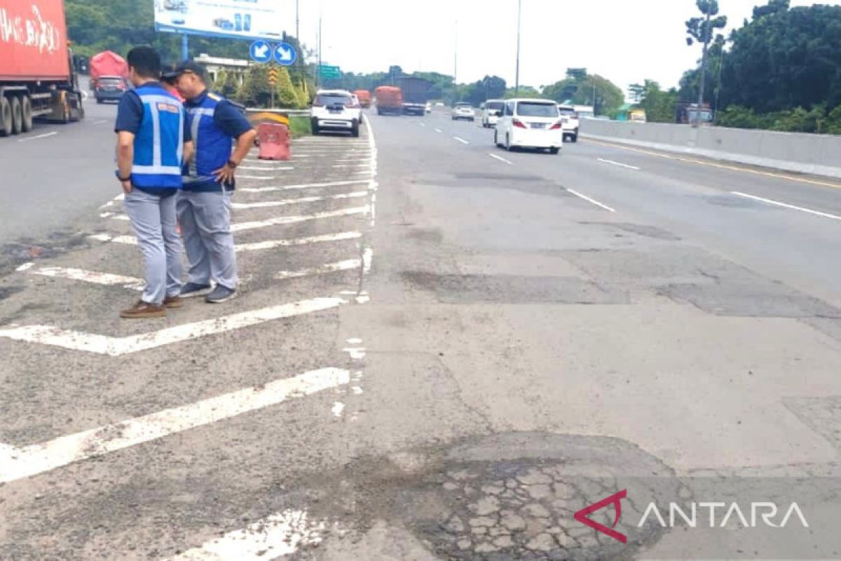 Jasa Marga memperbaiki empat titik Jalan Tol Jakarta-Cikampek