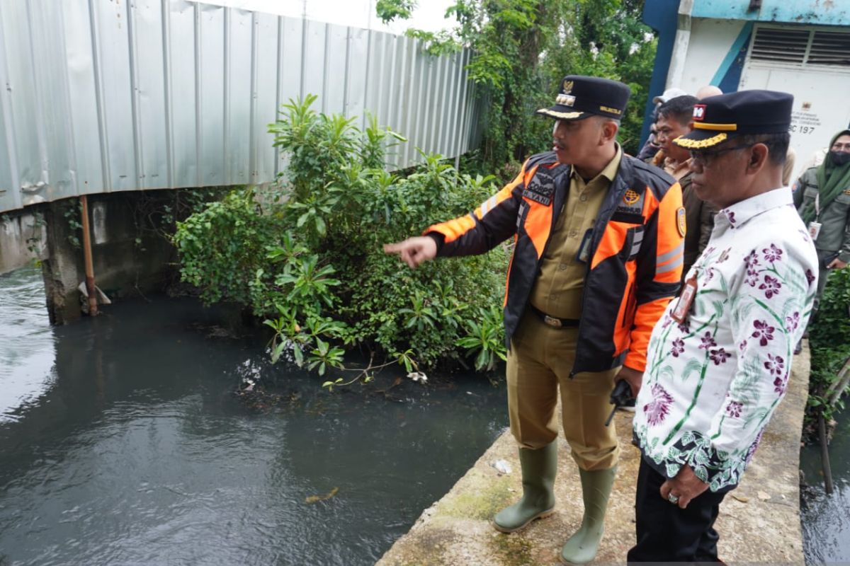 Pemkot Jakbar koordinasi dua pemkot tangani banjir di Kalideres