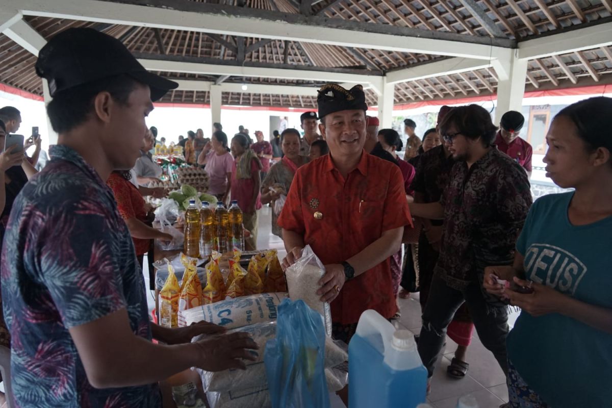 Pasar murah di Karangasem tawarkan gas 3 kg harganya Rp16 ribu