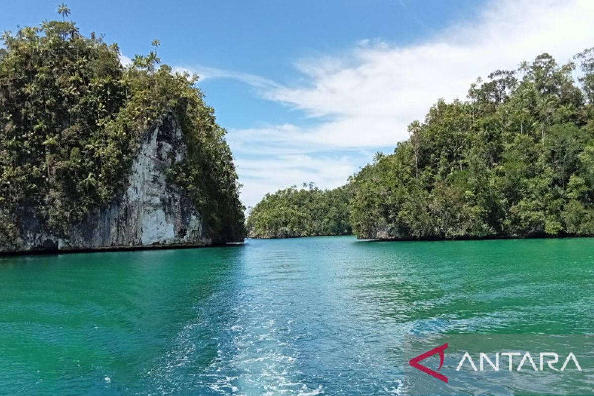 Pesona Teluk Triton, surga tersembunyi di Kaimana