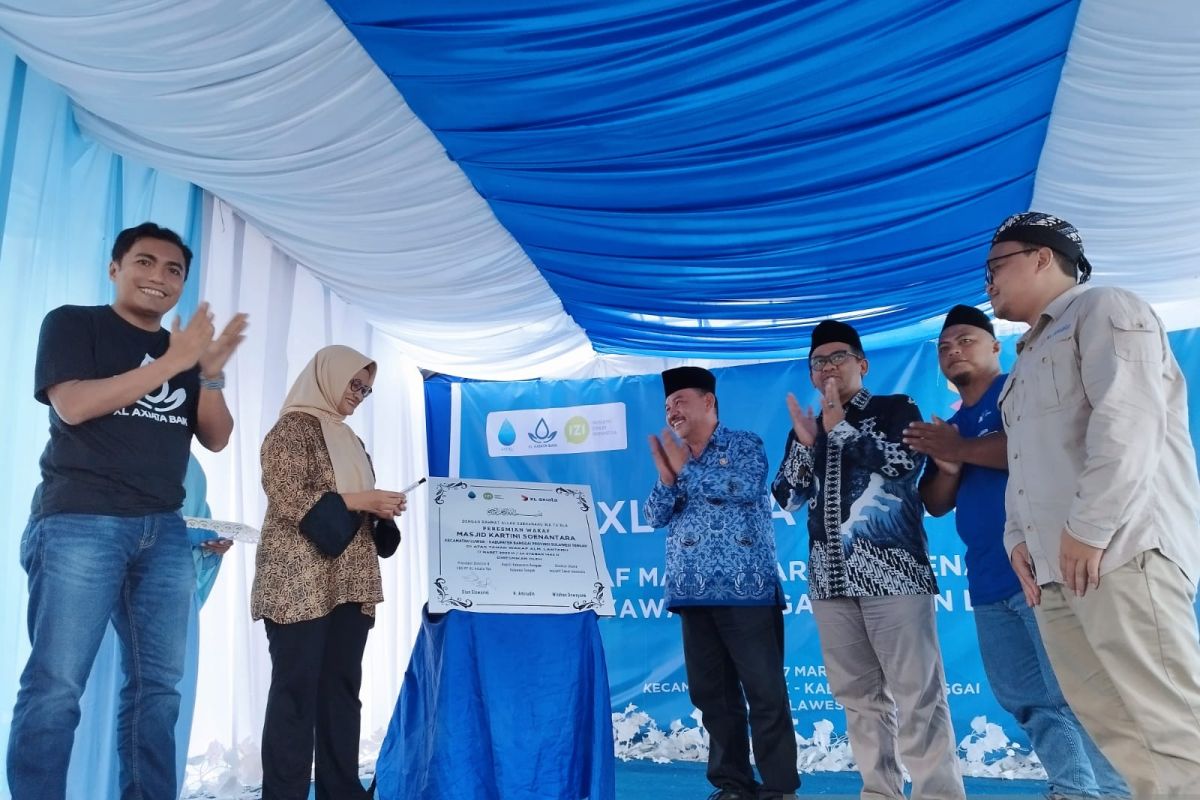CEO XL Axiata resmikan Masjid Kabupaten Banggai perluas bantuan ke pelosok