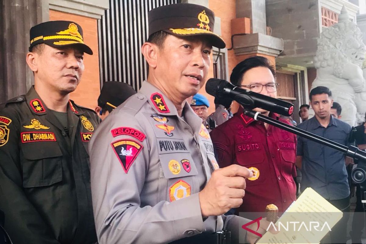 Polisi minta turis asing bentak polisi dan langgar lalu lintas dideportasi