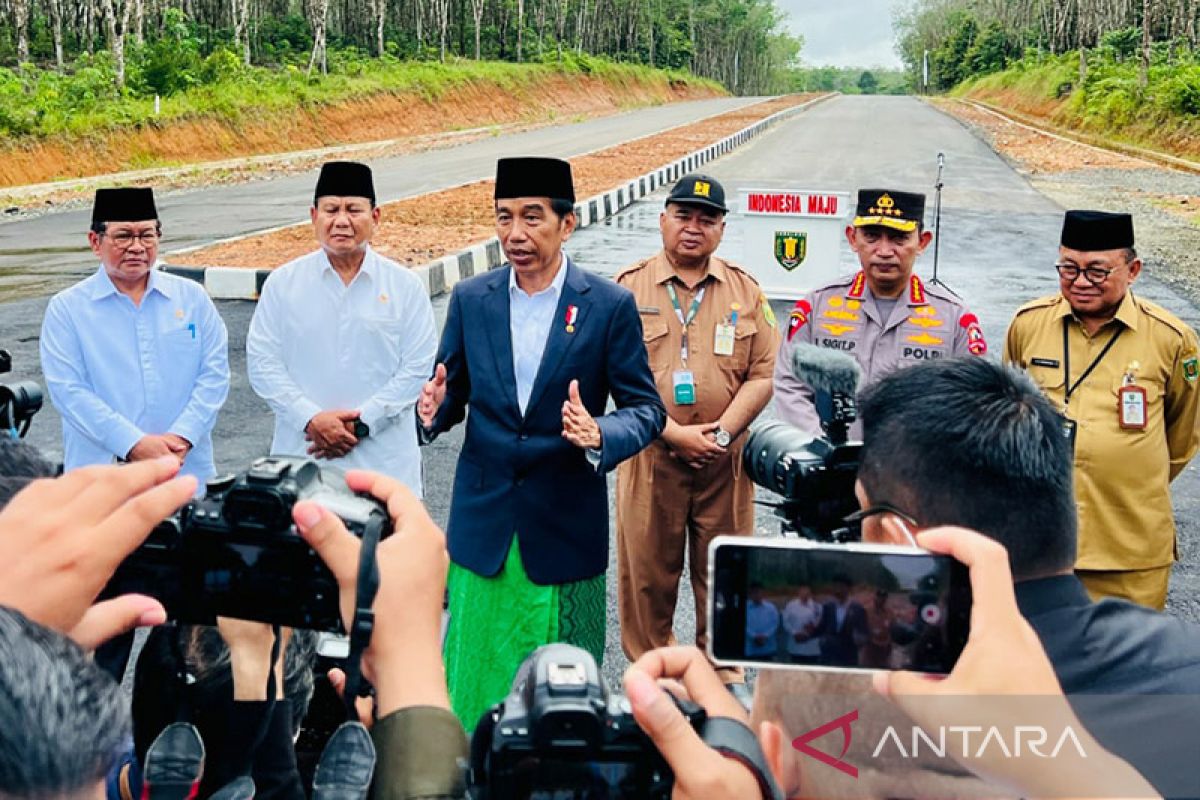 Jokowi harap Jalan Nan Sarunai tumbuhkan ekonomi di Tabalong