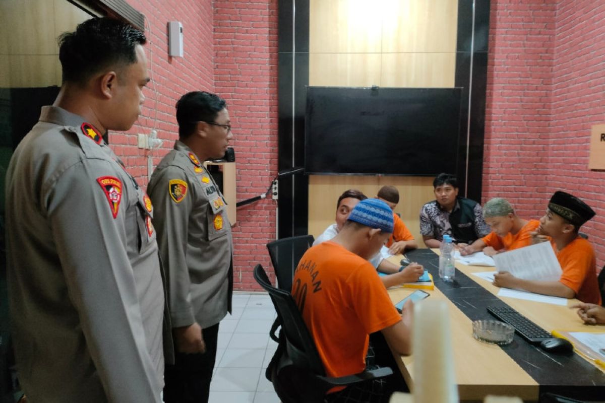 Empat pelajar berkonflik dengan hukum jalani ujian di Mapolres Trenggalek