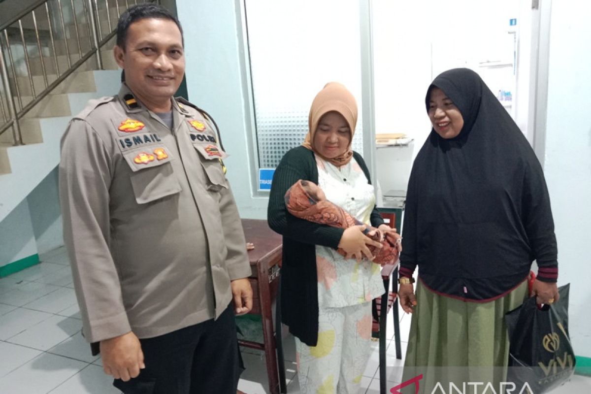 Bayi laki-laki ditemukan di depan rumah Kanit Provos Polsek Ampeknagari Agam