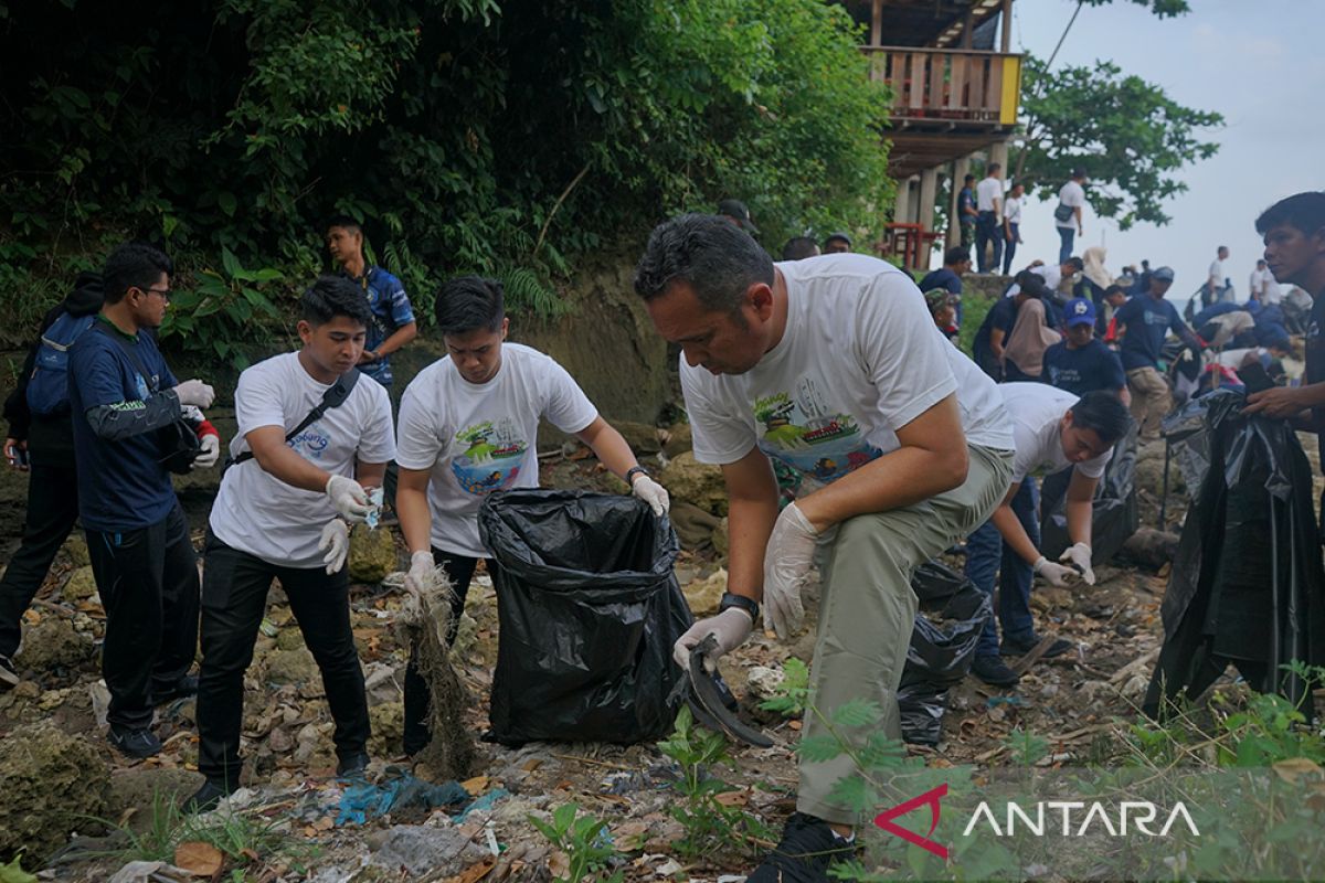 Gelar Coastal Clean Up, upaya bersama jaga kelestarian pesisir Sabang