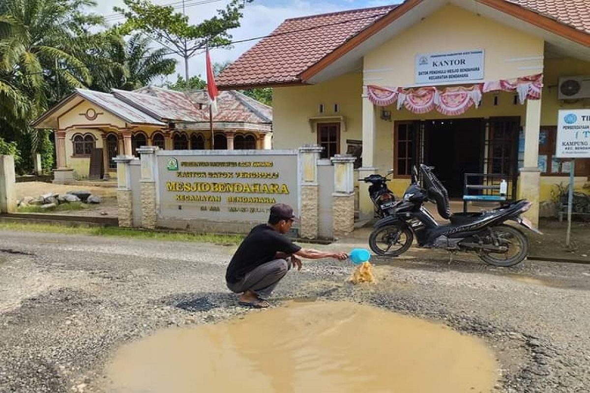 Tokoh pemuda di Aceh Tamiang desak pemda perbaiki jalan rusak akibat banjir