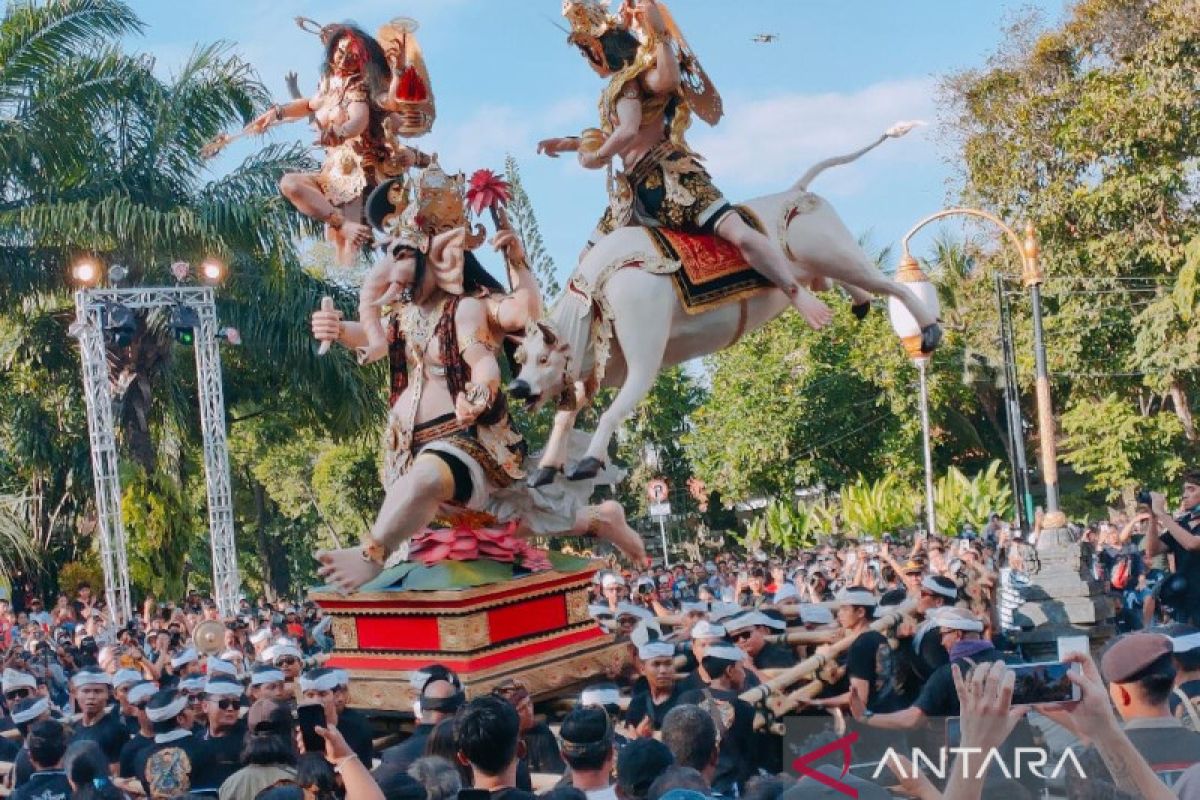 Parade Ogoh-Ogoh meriahkan Kasanga Festival sambut Nyepi di Denpasar