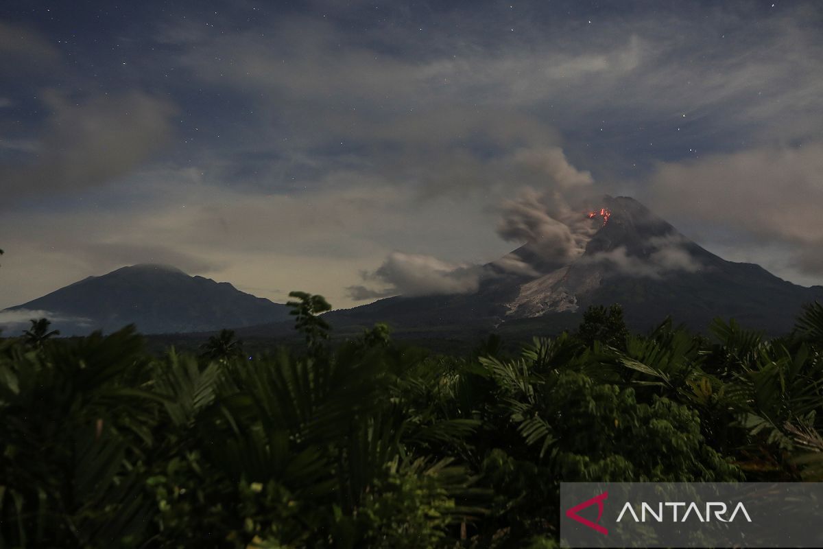 Gunung Merapi luncurkan 160 kali guguran lava selama sepekan