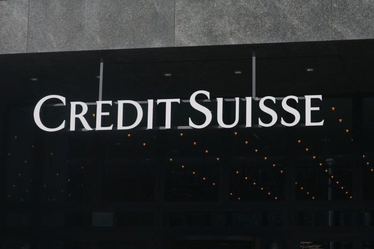 UBS dalam pembicaraan untuk mengakuisisi Credit Suisse
