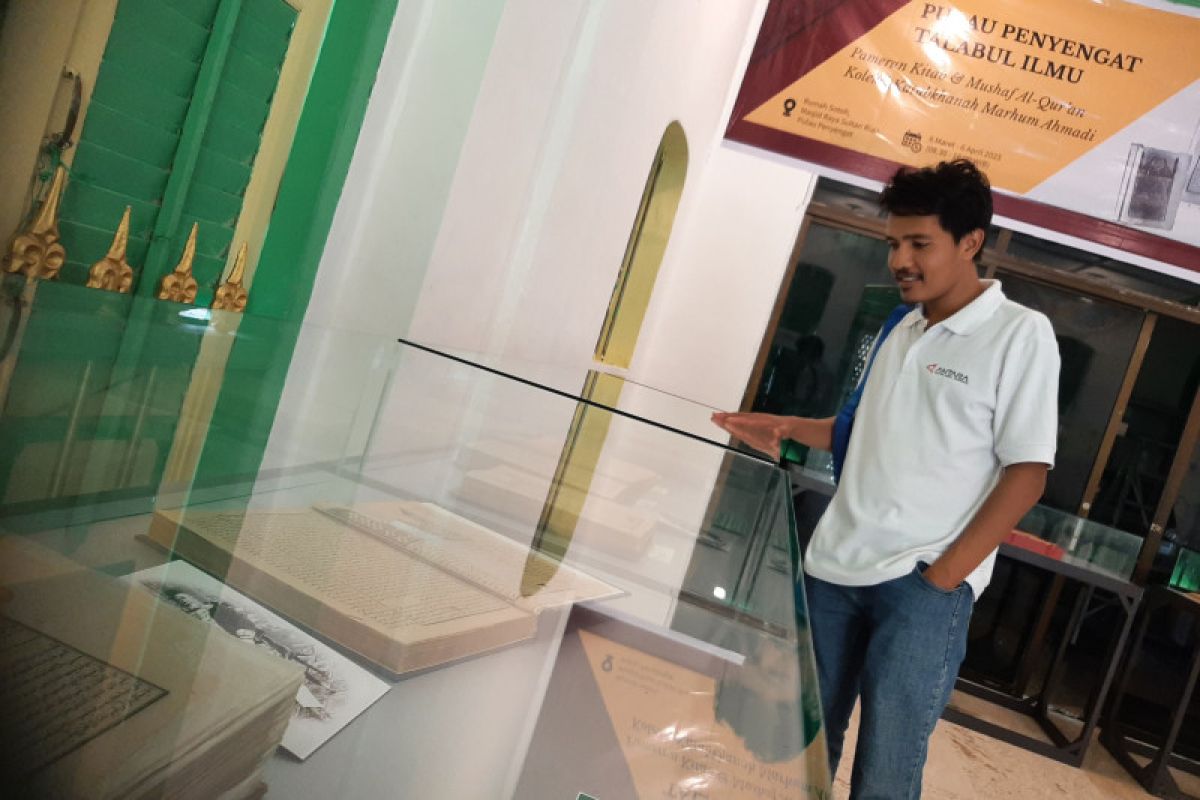 Masjid Raya Sultan Riau Pulau Penyengat gelar pameran kitab kuno