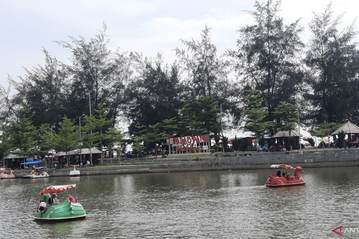 Jelang Ramadhan, wisatawan padati objek wisata di Pariaman