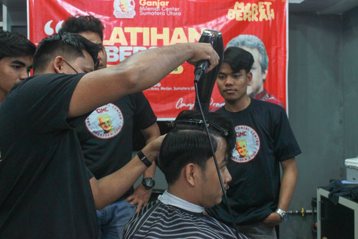 Ganjar Milenial Center Sumut gelar pelatihan barbershop