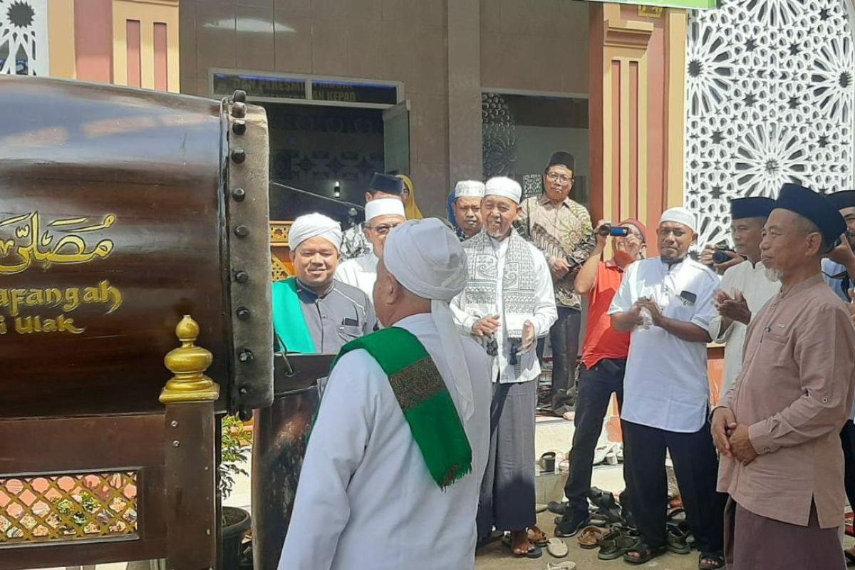 Bupati Merangin serahkan mushola milik pribadinya ke masyarakat